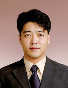 Yong Ju Lee