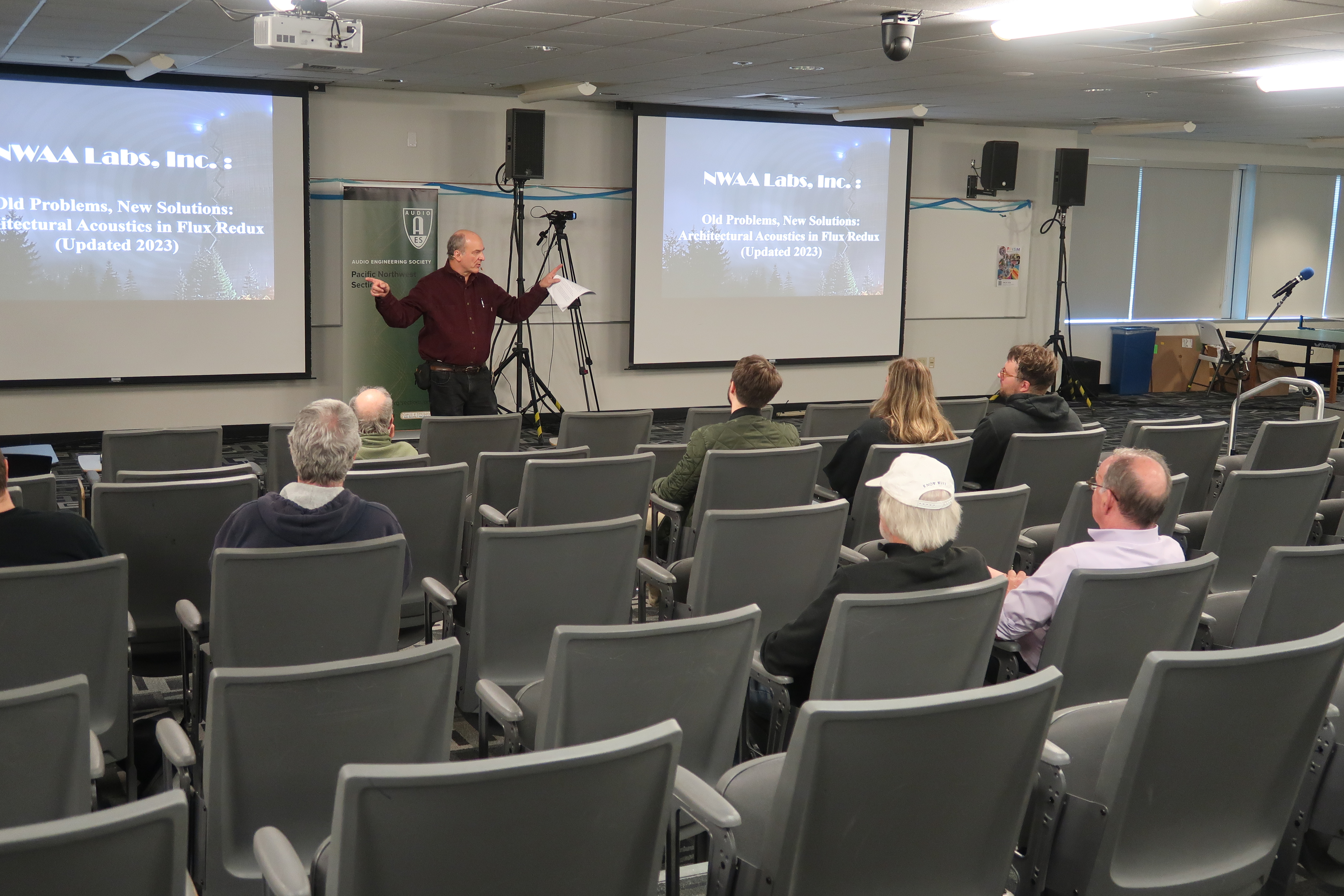 image linked to dan_crowd_img_2884_sm.jpg